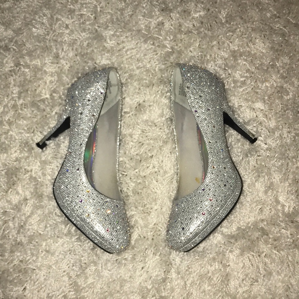 Heels - Picture 3 of 4